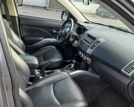 Серый Мицубиси Аутлендер ХЛ, объемом двигателя 3 л и пробегом 183 тыс. км за 10300 $, фото 8 на Automoto.ua