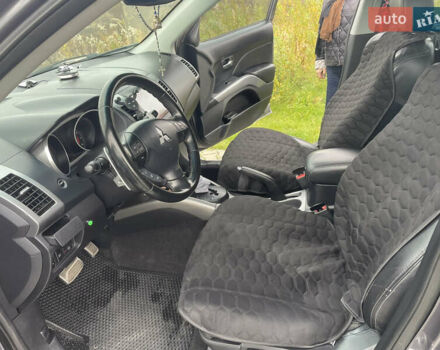 Серый Мицубиси Аутлендер ХЛ, объемом двигателя 3 л и пробегом 253 тыс. км за 8500 $, фото 10 на Automoto.ua