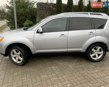 Сірий Міцубісі Аутлендер ХЛ, об'ємом двигуна 2 л та пробігом 310 тис. км за 6999 $, фото 4 на Automoto.ua