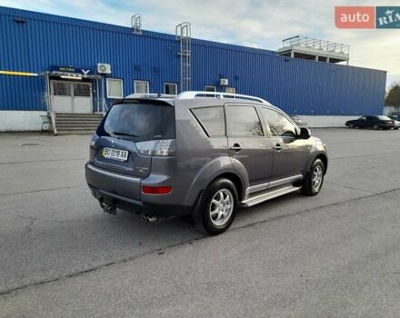 Серый Мицубиси Аутлендер ХЛ, объемом двигателя 3 л и пробегом 183 тыс. км за 10300 $, фото 3 на Automoto.ua