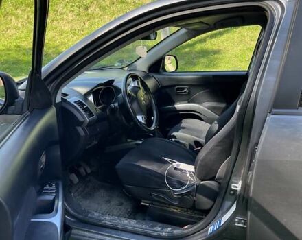 Серый Мицубиси Аутлендер ХЛ, объемом двигателя 2 л и пробегом 247 тыс. км за 5000 $, фото 9 на Automoto.ua