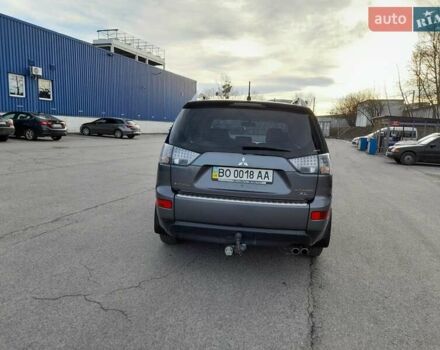 Серый Мицубиси Аутлендер ХЛ, объемом двигателя 3 л и пробегом 183 тыс. км за 10300 $, фото 4 на Automoto.ua