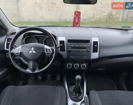 Сірий Міцубісі Аутлендер ХЛ, об'ємом двигуна 2 л та пробігом 310 тис. км за 6999 $, фото 21 на Automoto.ua