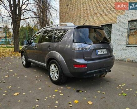 Серый Мицубиси Аутлендер ХЛ, объемом двигателя 2 л и пробегом 450 тыс. км за 4600 $, фото 4 на Automoto.ua