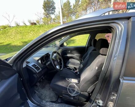 Серый Мицубиси Аутлендер ХЛ, объемом двигателя 2 л и пробегом 247 тыс. км за 5000 $, фото 2 на Automoto.ua