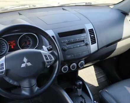 Сірий Міцубісі Аутлендер ХЛ, об'ємом двигуна 2.99 л та пробігом 192 тис. км за 9800 $, фото 30 на Automoto.ua