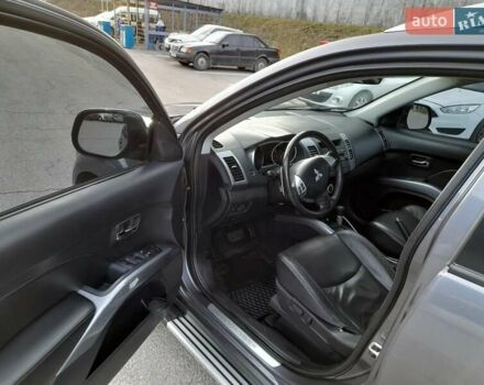 Серый Мицубиси Аутлендер ХЛ, объемом двигателя 3 л и пробегом 183 тыс. км за 10300 $, фото 13 на Automoto.ua