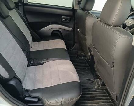 Серый Мицубиси Аутлендер ХЛ, объемом двигателя 2.36 л и пробегом 260 тыс. км за 8800 $, фото 1 на Automoto.ua