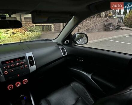 Серый Мицубиси Аутлендер ХЛ, объемом двигателя 3 л и пробегом 129 тыс. км за 10450 $, фото 36 на Automoto.ua