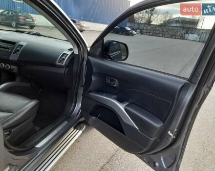 Серый Мицубиси Аутлендер ХЛ, объемом двигателя 3 л и пробегом 183 тыс. км за 10300 $, фото 9 на Automoto.ua