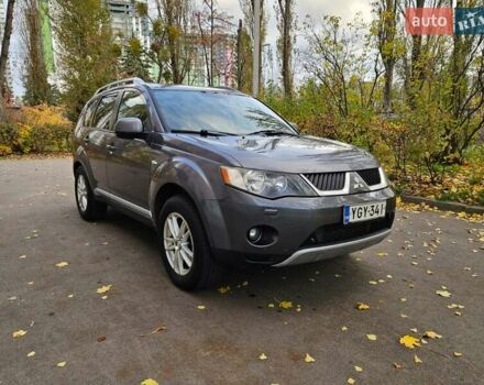 Серый Мицубиси Аутлендер ХЛ, объемом двигателя 2 л и пробегом 450 тыс. км за 4600 $, фото 5 на Automoto.ua