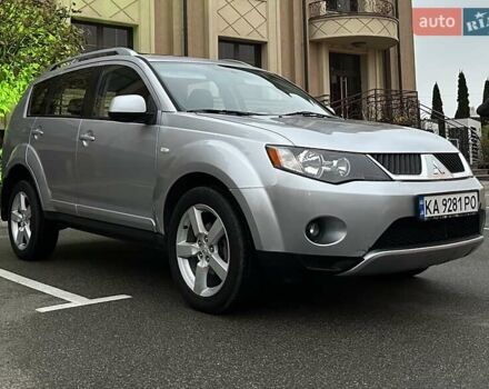 Серый Мицубиси Аутлендер ХЛ, объемом двигателя 3 л и пробегом 129 тыс. км за 10450 $, фото 2 на Automoto.ua