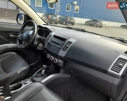 Серый Мицубиси Аутлендер ХЛ, объемом двигателя 3 л и пробегом 183 тыс. км за 10300 $, фото 12 на Automoto.ua