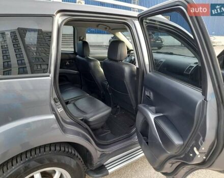 Серый Мицубиси Аутлендер ХЛ, объемом двигателя 3 л и пробегом 183 тыс. км за 10300 $, фото 10 на Automoto.ua