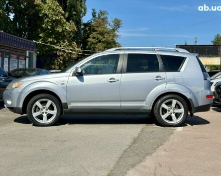 Серый Мицубиси Аутлендер ХЛ, объемом двигателя 3 л и пробегом 201 тыс. км за 8300 $, фото 1 на Automoto.ua