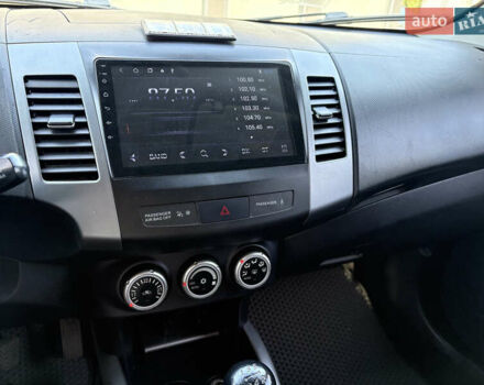 Міцубісі Аутлендер ХЛ 2008 у Києві на Automoto.ua Сірий Міцубісі Аутлендер ХЛ, об'ємом двигуна 2.36 л та пробігом 215 тис. км за 9000 $, фото 10 на Automoto.ua