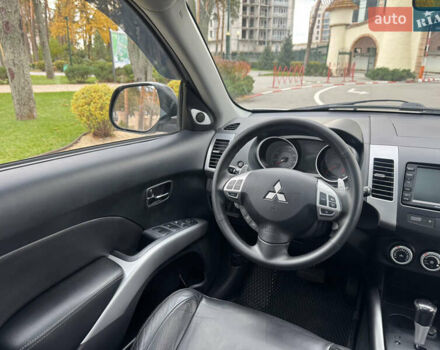 Сірий Міцубісі Аутлендер ХЛ, об'ємом двигуна 3 л та пробігом 195 тис. км за 10300 $, фото 14 на Automoto.ua