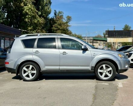 Серый Мицубиси Аутлендер ХЛ, объемом двигателя 3 л и пробегом 201 тыс. км за 8300 $, фото 5 на Automoto.ua