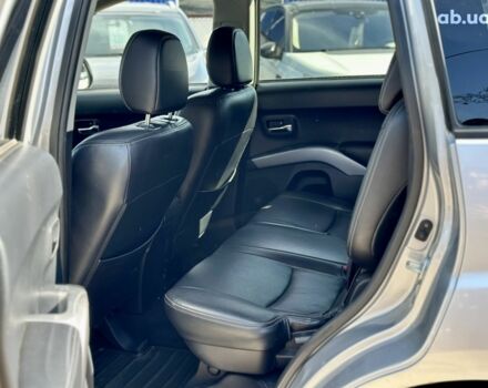 Серый Мицубиси Аутлендер ХЛ, объемом двигателя 3 л и пробегом 201 тыс. км за 8300 $, фото 15 на Automoto.ua