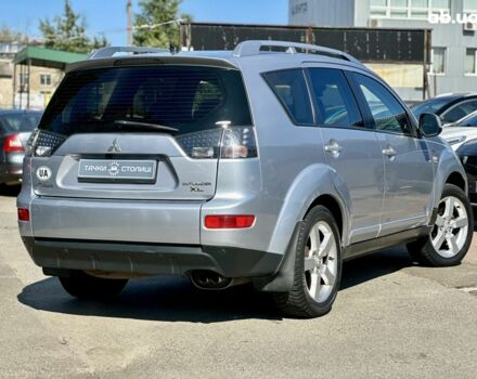 Серый Мицубиси Аутлендер ХЛ, объемом двигателя 3 л и пробегом 201 тыс. км за 8300 $, фото 4 на Automoto.ua