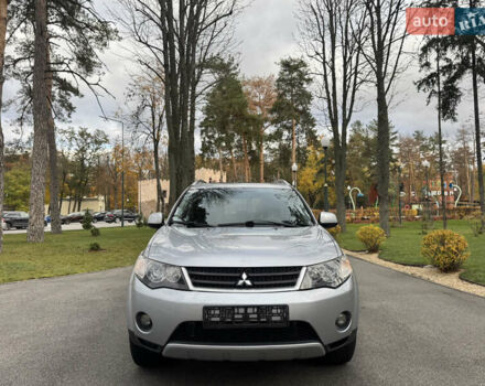 Сірий Міцубісі Аутлендер ХЛ, об'ємом двигуна 3 л та пробігом 195 тис. км за 10300 $, фото 1 на Automoto.ua
