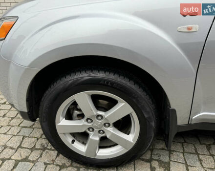 Серый Мицубиси Аутлендер ХЛ, объемом двигателя 3 л и пробегом 83 тыс. км за 13500 $, фото 25 на Automoto.ua