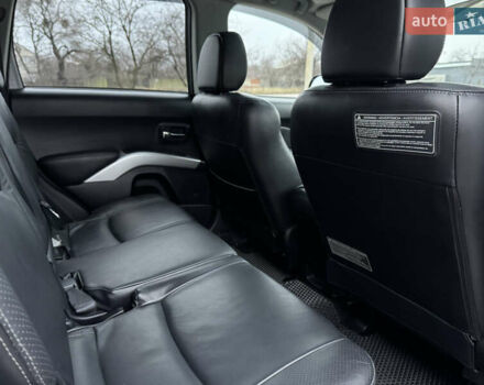 Серый Мицубиси Аутлендер ХЛ, объемом двигателя 3 л и пробегом 195 тыс. км за 10300 $, фото 20 на Automoto.ua