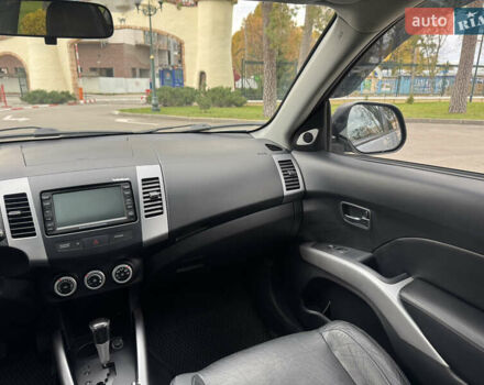 Сірий Міцубісі Аутлендер ХЛ, об'ємом двигуна 3 л та пробігом 195 тис. км за 10300 $, фото 16 на Automoto.ua