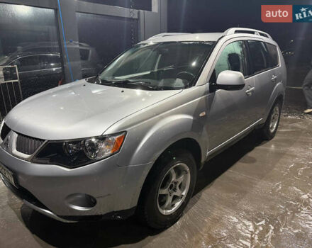 Серый Мицубиси Аутлендер ХЛ, объемом двигателя 2.36 л и пробегом 208 тыс. км за 7800 $, фото 1 на Automoto.ua