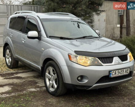 Серый Мицубиси Аутлендер ХЛ, объемом двигателя 2.4 л и пробегом 241 тыс. км за 7350 $, фото 2 на Automoto.ua
