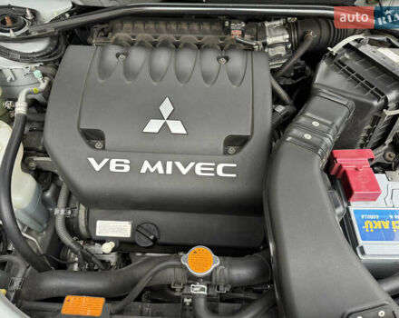 Серый Мицубиси Аутлендер ХЛ, объемом двигателя 3 л и пробегом 83 тыс. км за 13500 $, фото 114 на Automoto.ua