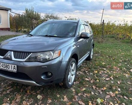 Серый Мицубиси Аутлендер ХЛ, объемом двигателя 2 л и пробегом 260 тыс. км за 8700 $, фото 6 на Automoto.ua