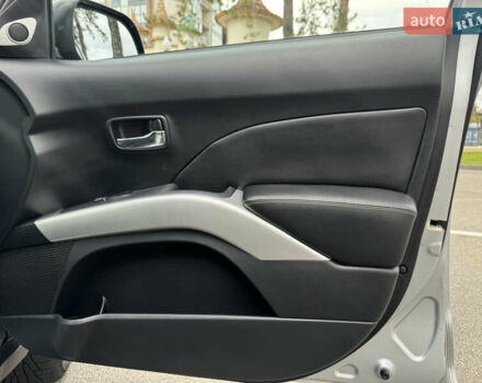 Сірий Міцубісі Аутлендер ХЛ, об'ємом двигуна 3 л та пробігом 195 тис. км за 10300 $, фото 24 на Automoto.ua