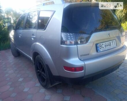 Серый Мицубиси Аутлендер ХЛ, объемом двигателя 2.36 л и пробегом 248 тыс. км за 7100 $, фото 1 на Automoto.ua
