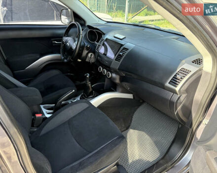 Міцубісі Аутлендер ХЛ 2008 у Києві на Automoto.ua Сірий Міцубісі Аутлендер ХЛ, об'ємом двигуна 2.36 л та пробігом 215 тис. км за 9000 $, фото 15 на Automoto.ua
