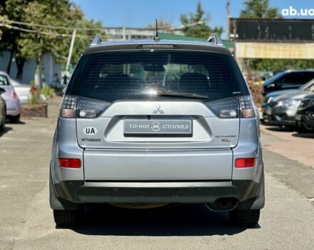 Серый Мицубиси Аутлендер ХЛ, объемом двигателя 3 л и пробегом 201 тыс. км за 8300 $, фото 3 на Automoto.ua