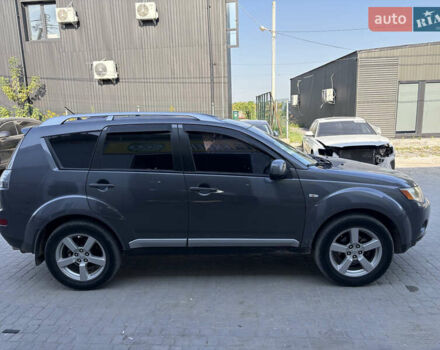 Міцубісі Аутлендер ХЛ 2008 у Києві на Automoto.ua Сірий Міцубісі Аутлендер ХЛ, об'ємом двигуна 2.36 л та пробігом 215 тис. км за 9000 $, фото 2 на Automoto.ua