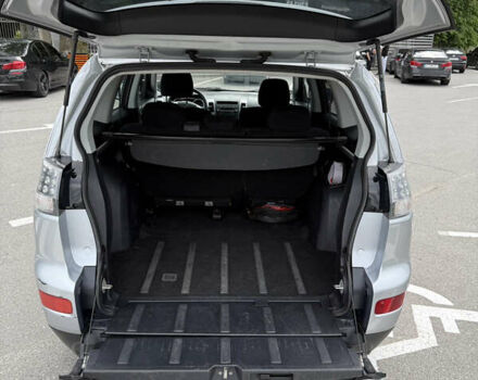 Серый Мицубиси Аутлендер ХЛ, объемом двигателя 2.36 л и пробегом 208 тыс. км за 7800 $, фото 7 на Automoto.ua