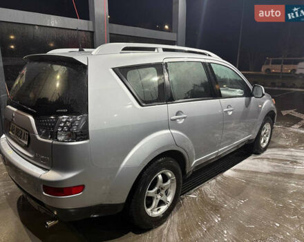 Серый Мицубиси Аутлендер ХЛ, объемом двигателя 2.36 л и пробегом 208 тыс. км за 7800 $, фото 4 на Automoto.ua