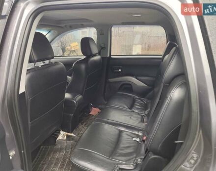 Серый Мицубиси Аутлендер ХЛ, объемом двигателя 2.98 л и пробегом 290 тыс. км за 7000 $, фото 2 на Automoto.ua