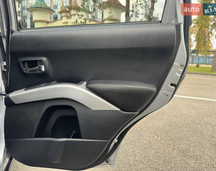 Сірий Міцубісі Аутлендер ХЛ, об'ємом двигуна 3 л та пробігом 195 тис. км за 10300 $, фото 22 на Automoto.ua