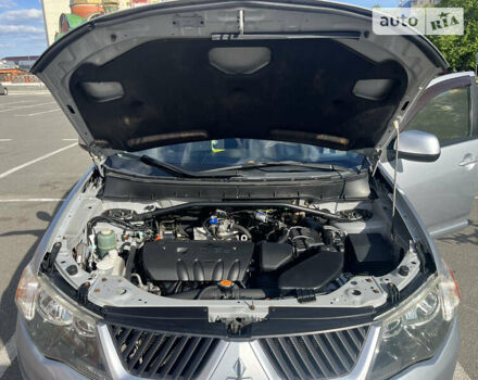 Сірий Міцубісі Аутлендер ХЛ, об'ємом двигуна 2.36 л та пробігом 265 тис. км за 9200 $, фото 9 на Automoto.ua