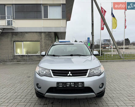 Серый Мицубиси Аутлендер ХЛ, объемом двигателя 3 л и пробегом 195 тыс. км за 10300 $, фото 1 на Automoto.ua