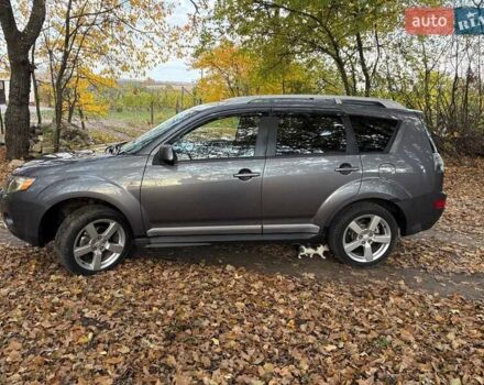 Серый Мицубиси Аутлендер ХЛ, объемом двигателя 2 л и пробегом 260 тыс. км за 8700 $, фото 3 на Automoto.ua
