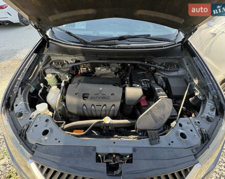 Міцубісі Аутлендер ХЛ 2008 у Києві на Automoto.ua Сірий Міцубісі Аутлендер ХЛ, об'ємом двигуна 2.36 л та пробігом 215 тис. км за 9000 $, фото 14 на Automoto.ua