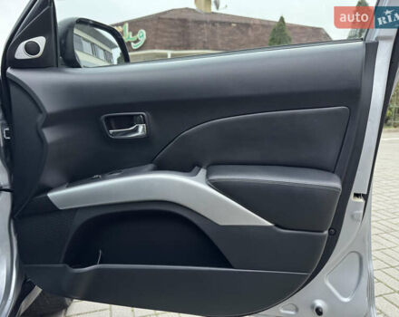 Серый Мицубиси Аутлендер ХЛ, объемом двигателя 3 л и пробегом 195 тыс. км за 10300 $, фото 21 на Automoto.ua