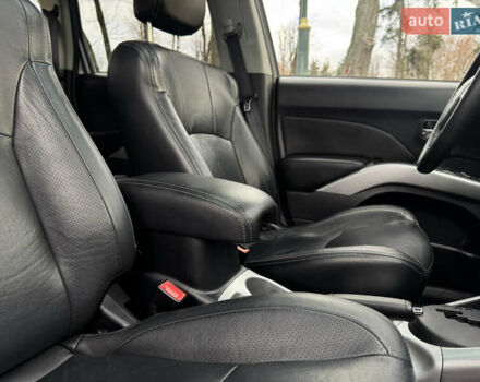 Сірий Міцубісі Аутлендер ХЛ, об'ємом двигуна 3 л та пробігом 195 тис. км за 10300 $, фото 26 на Automoto.ua