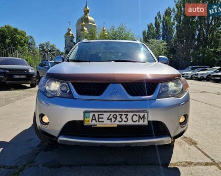 Серый Мицубиси Аутлендер ХЛ, объемом двигателя 2.4 л и пробегом 176 тыс. км за 8000 $, фото 1 на Automoto.ua