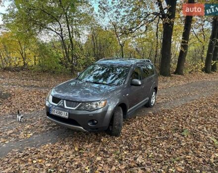 Серый Мицубиси Аутлендер ХЛ, объемом двигателя 2 л и пробегом 260 тыс. км за 8700 $, фото 4 на Automoto.ua