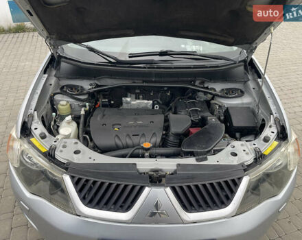 Серый Мицубиси Аутлендер ХЛ, объемом двигателя 2.36 л и пробегом 184 тыс. км за 8500 $, фото 23 на Automoto.ua